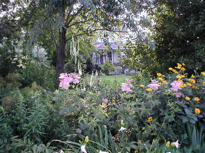 Front Border July 4 06 .JPG