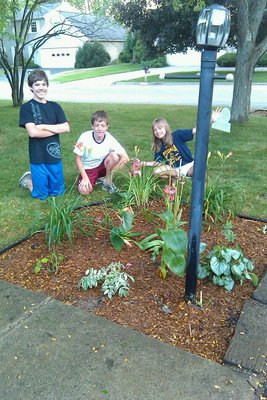 's lamppost garden.jpg